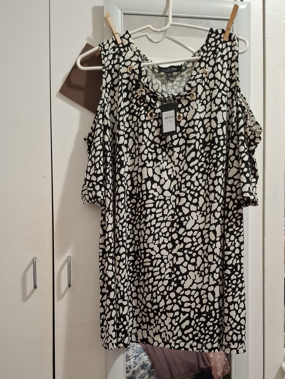 NY Collection Black and White Cold-Shoulder Tunic with Grommet Detail